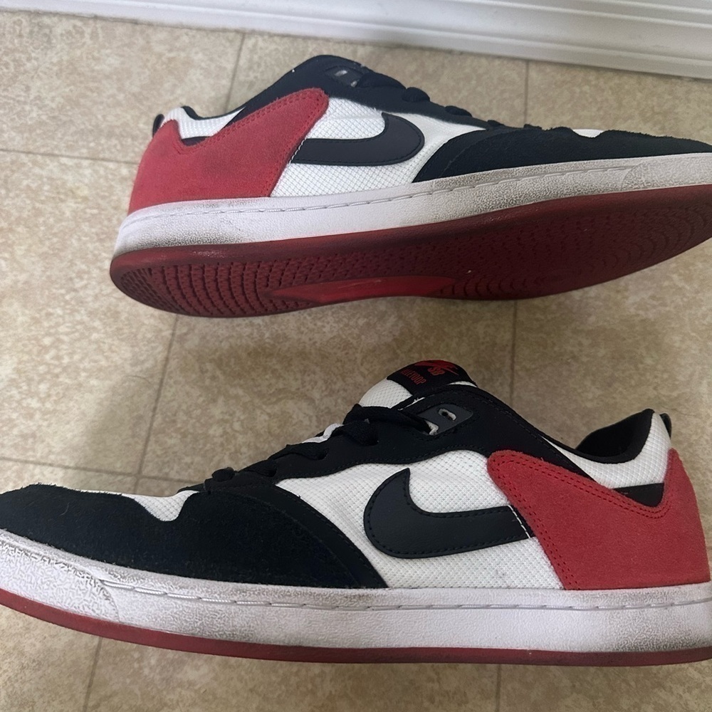 Men’s Nike SB Chicago Alley Oop Shoes Size 11.5 Pre Own as is no box - Picture 7 of 8